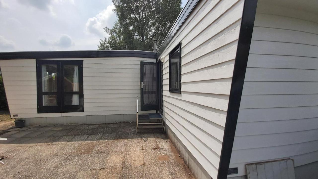 Comfortabel En Gezellig Familie Chalet Tot 6 Personen Op De Veluwe Bungalowpark De Kern Путен Екстериор снимка