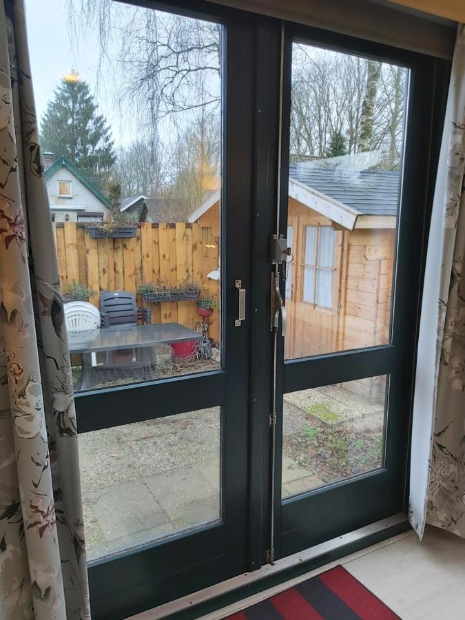 Comfortabel En Gezellig Familie Chalet Tot 6 Personen Op De Veluwe Bungalowpark De Kern Путен Екстериор снимка
