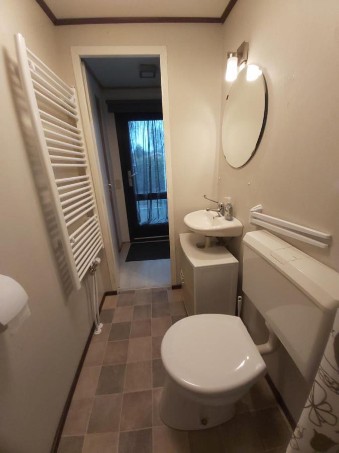 Comfortabel En Gezellig Familie Chalet Tot 6 Personen Op De Veluwe Bungalowpark De Kern Путен Екстериор снимка