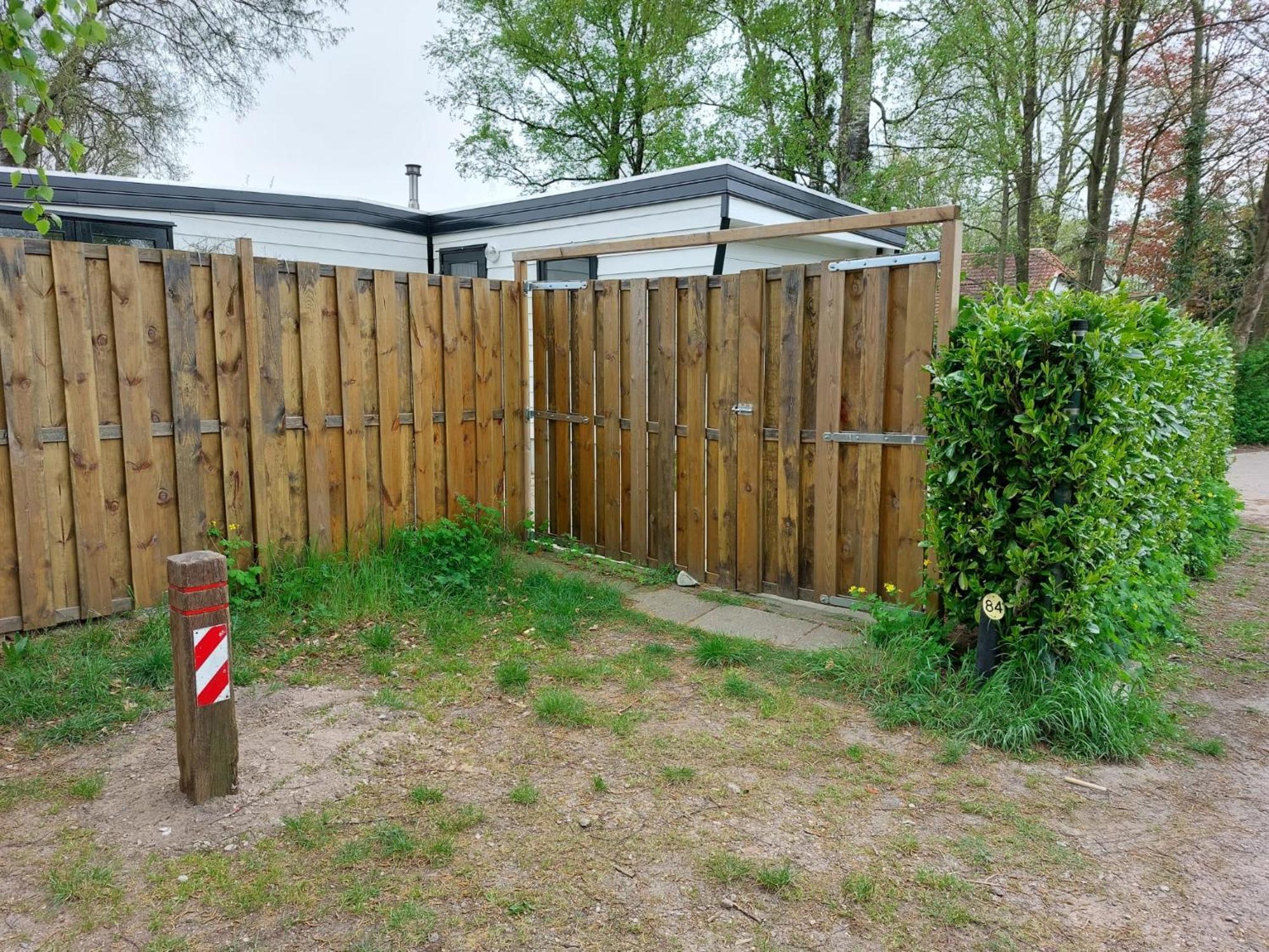 Comfortabel En Gezellig Familie Chalet Tot 6 Personen Op De Veluwe Bungalowpark De Kern Путен Екстериор снимка